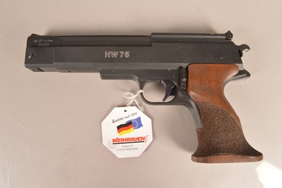 Lot 896 - A Weihrauch HW75 air pistol