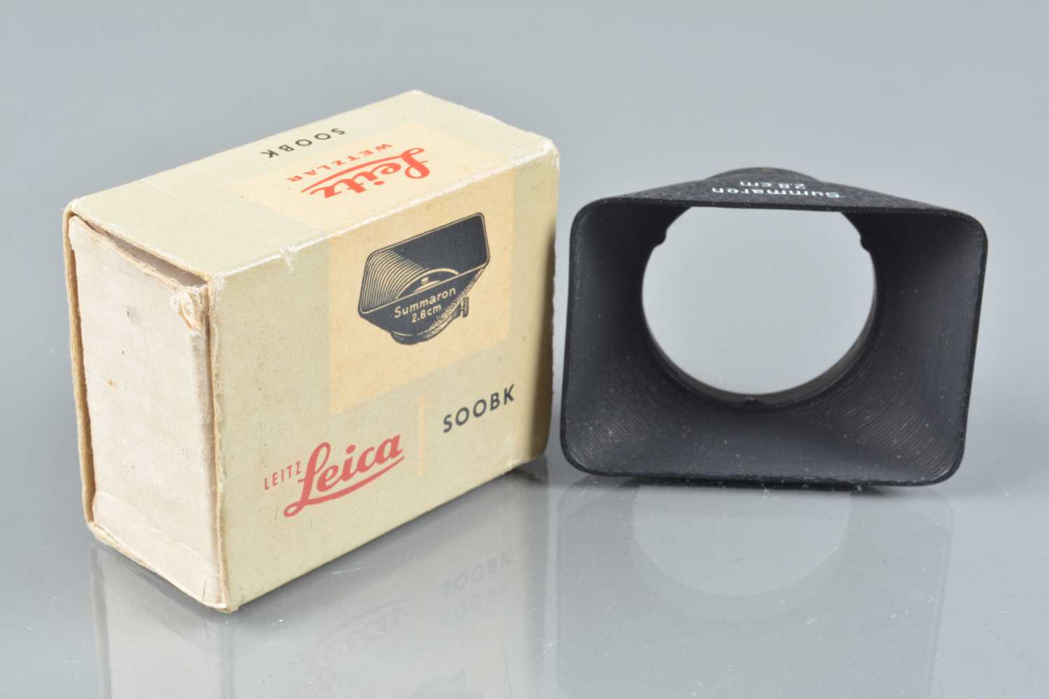 Lot 25 - A Leica SOOBK Lens Hood