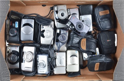 Lot 60 - A Tray of Compact Cameras
