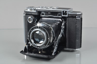Lot 89 - A Zeiss Ikon Super Ikonta Rangefinder Folding Camera
