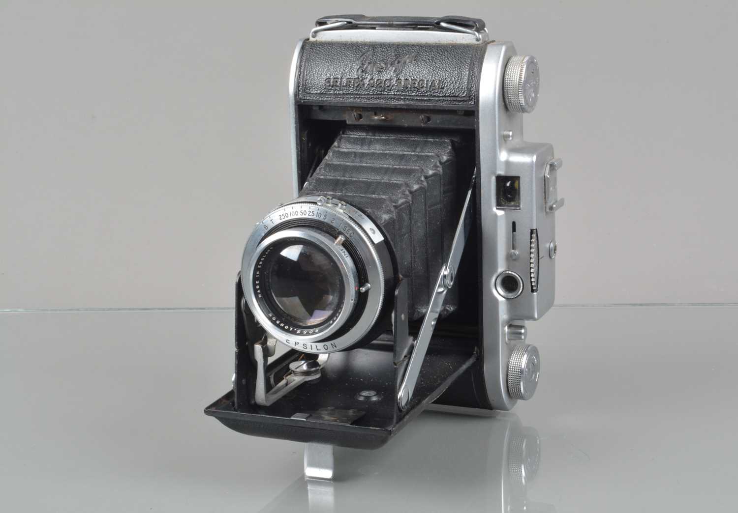 Lot 91 - An Ensign Selfix 820 Special Rangefinder Folding Camera