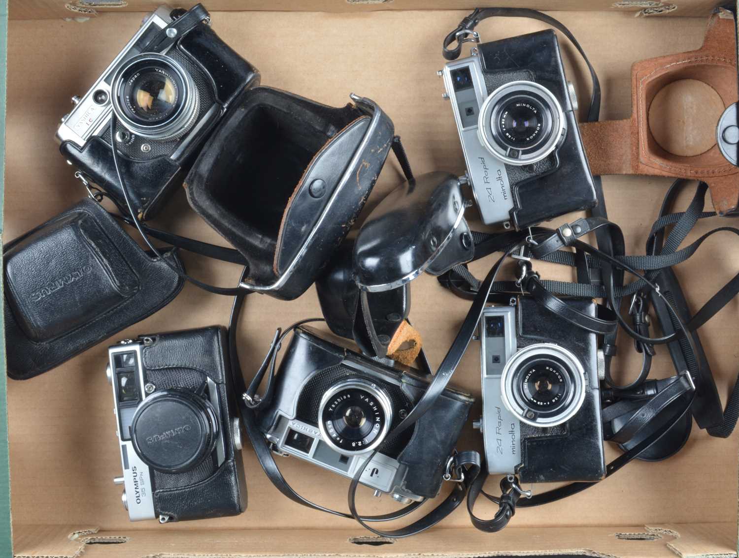 Lot 97 - A Tray of Rangefinder Cameras