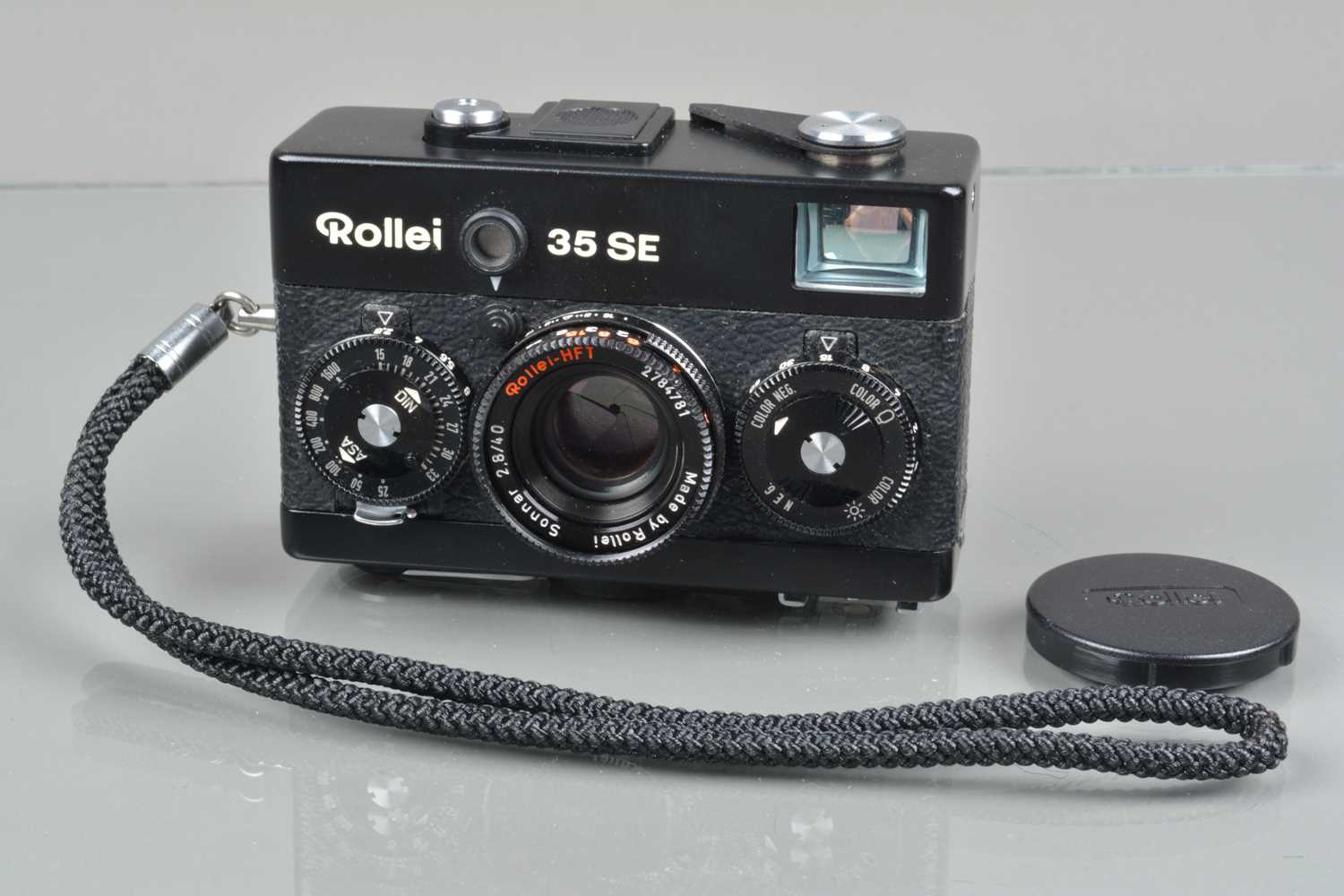 Lot 219 - A Rollei 35 SE Compact Camera