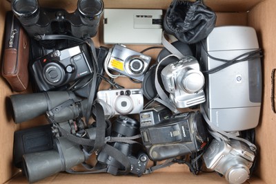 Lot 263 - A tray of Various Cameras and Binoculars