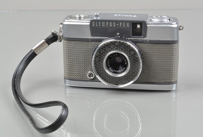 Lot 280 - An Olympus Pen EE 35mm Half Frame Camera