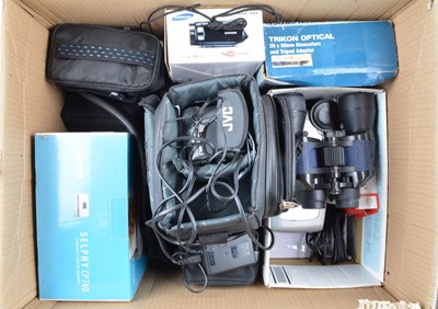 Lot 293 - A Box of Cameras and Related Items