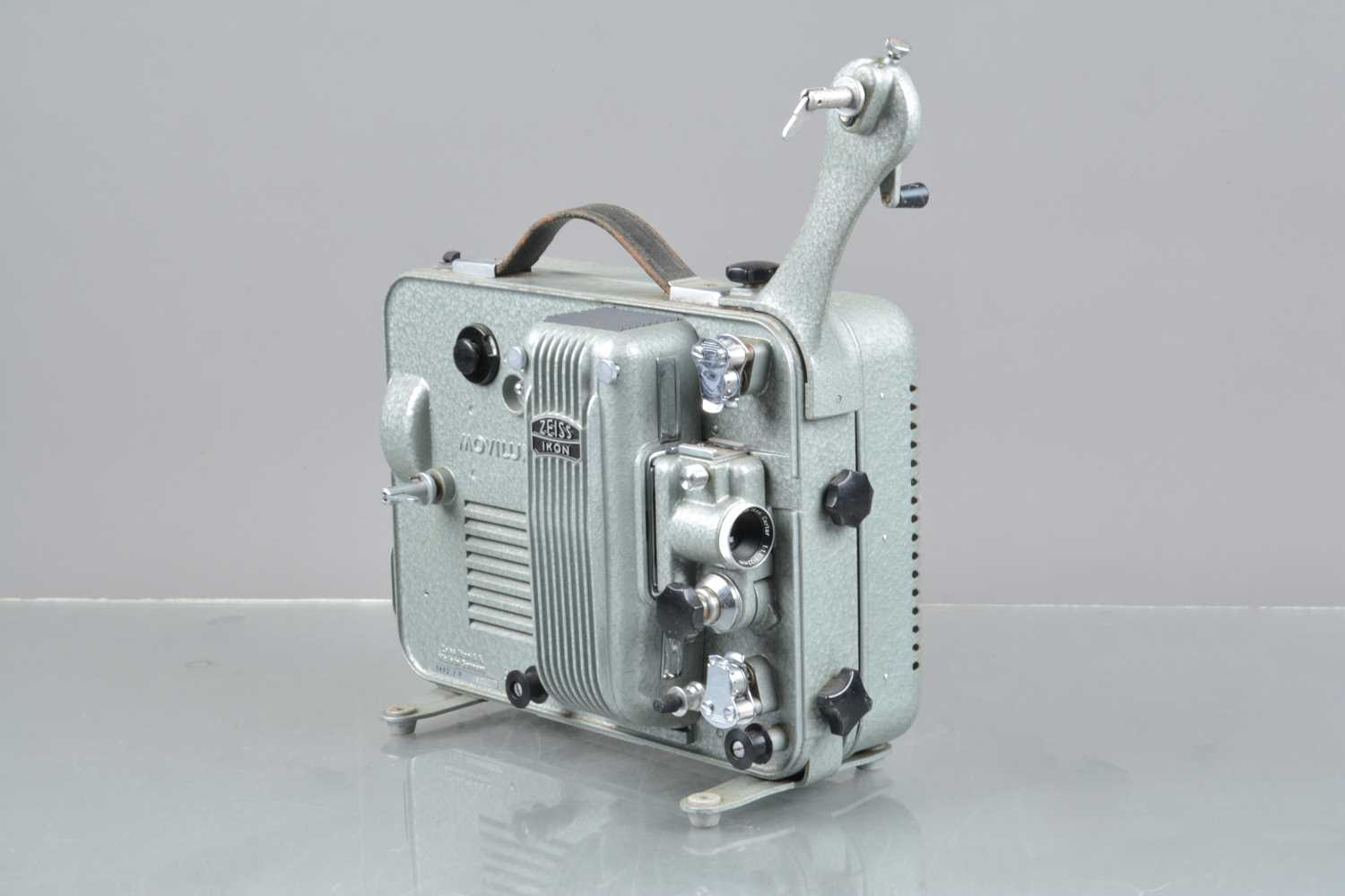 Lot 322 - A Zeiss Ikon Movilux 8B 8mm Cine Projector