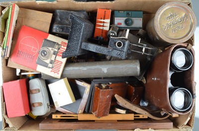 Lot 389 - A Tray of Camera Related Items