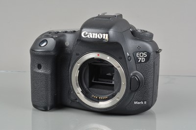 Lot 423 - A Canon EOS 7D Mark II DSLR Camera Body