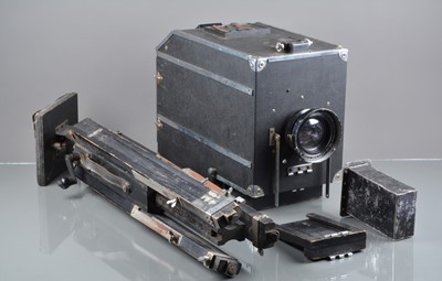 Lot 430 - A 1920/30's Portrait Camera