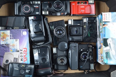 Lot 435 - A Tray of Compact Cameras