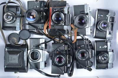 Lot 452 - A Tray of Eastern Bloc Cameras