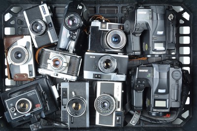 Lot 468 - A Tray of Various Cameras