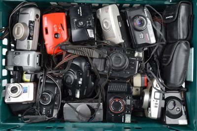 Lot 475 - A Tray of Compact Cameras