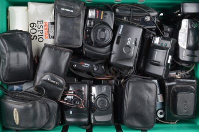 Lot 476 - A Tray of Compact Cameras