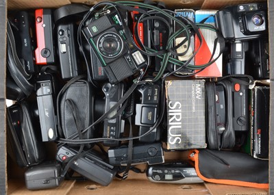 Lot 519 - A Tray of Compact Cameras