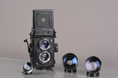 Lot 343 - A Yashica Mat 124 G TLR Camera