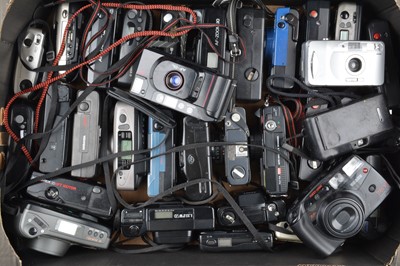 Lot 524 - A Tray of Compact Cameras
