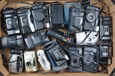 Lot 535 - A Tray of Compact Cameras