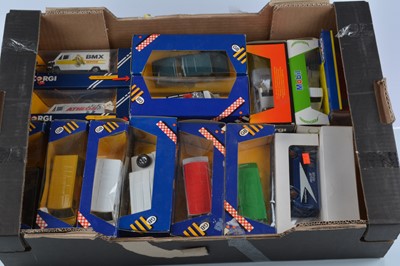 Lot 49 - Corgi and Other 1980s Diecast Modern Commercial and Private Vehicles (39)