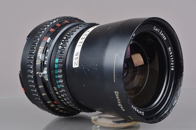 Lot 375 - A Hasselblad Carl Zeiss T* 50mm f/4  Distagon Lens