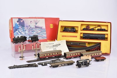 Lot 360 - Tri-ang 00 Gauge RS 30 Breakdown Train Set and Accessories