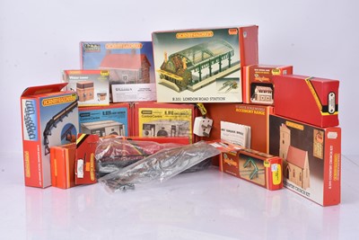 Lot 395 - Hornby 00 Gauge Stations Lineside Buildings Church House and other items (qty)