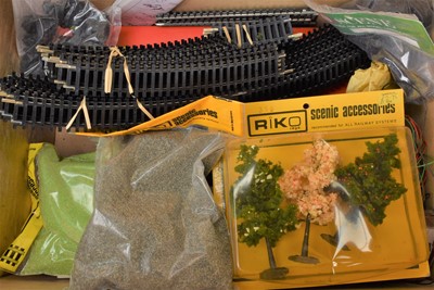 Lot 396 - Hornby 00 Gauge Track Points Scenic Material Tunnels and other accessories (qty)