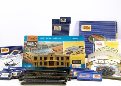 Lot 406 - Hornby-Dublo 00 gauge 3-rail Track Buildings and  accessories (qty)