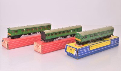 Lot 407 - Hornby-Dublo 00 gauge 3-rail BR green Electric Multiple Unit (3)