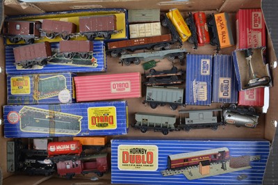 Lot 408 - Hornby-Dublo 00 gauge 3-rail Diesel Locomotives and freight wagons (27)