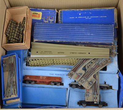 Lot 412 - Hornby-Dublo 00 gauge 3-rail Controller track buildings and accessories (qty)