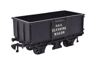 Lot 423 - Unboxed Hornby-Dublo 00 Gauge black Rail Cleaning wagon