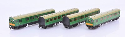 Lot 426 - Hornby-Dublo 00 gauge 3-Rail Electric Multiple Unit with extra carriages (4)