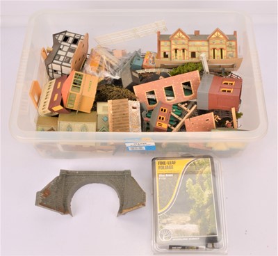 Lot 462 - Large collection of 00 gauge Hornby Dublo Tri-ang and other makers Control equipment with scenic buildings kits and accessories (qty)
