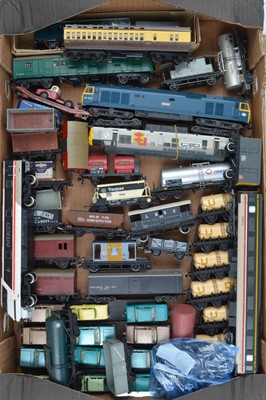 Lot 478 - Hornby Lima Hornby Dublo and other Locomotive coaches wagons in 00 gauge (41)