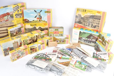 Lot 514 - Faller Kibri Airfix H0 and 00 scale unbuilt Plastic Construction kits (26)