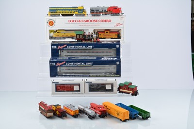 Lot 520 - Bachmann Mehano Lemax Rapido H0 gauge US outline Locomotives coaches and freight cars