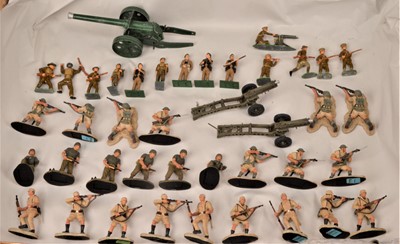 Lot 283 - Britains modern 2001 WW II British American and German Figures and repainted earlier figures and Field Guns (38)