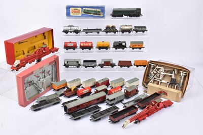 Lot 415 - Hornby-Dublo 00 gauge 3-rail Locomotive breakdown cranes and 2/3-rail freight wagons with Crescent and Master Models items (qty)