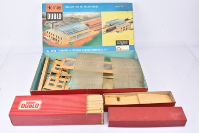 Lot 416 - Hornby-Dublo 00 gauge station kits in original boxes (3)