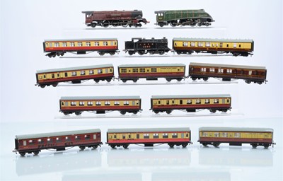 Lot 421 - Hornby-Dublo 00 gauge 3 rail Locomotives and coaches (14)