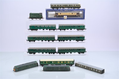 Lot 440 - Tri-ang Lima Trix 00 gauge Electric and Diesel Multiple Units and Locomotives