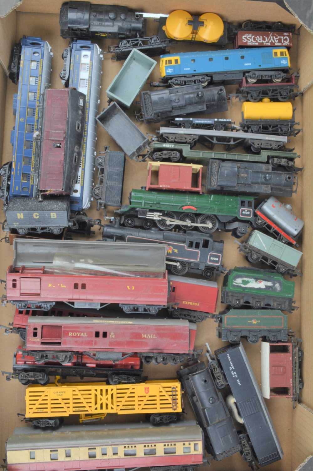 Lot 465 - Tri-ang Lima Jouef Trix Steam and Diesel locomotives 00/H0 gauge with coaches and freight wagons (36)