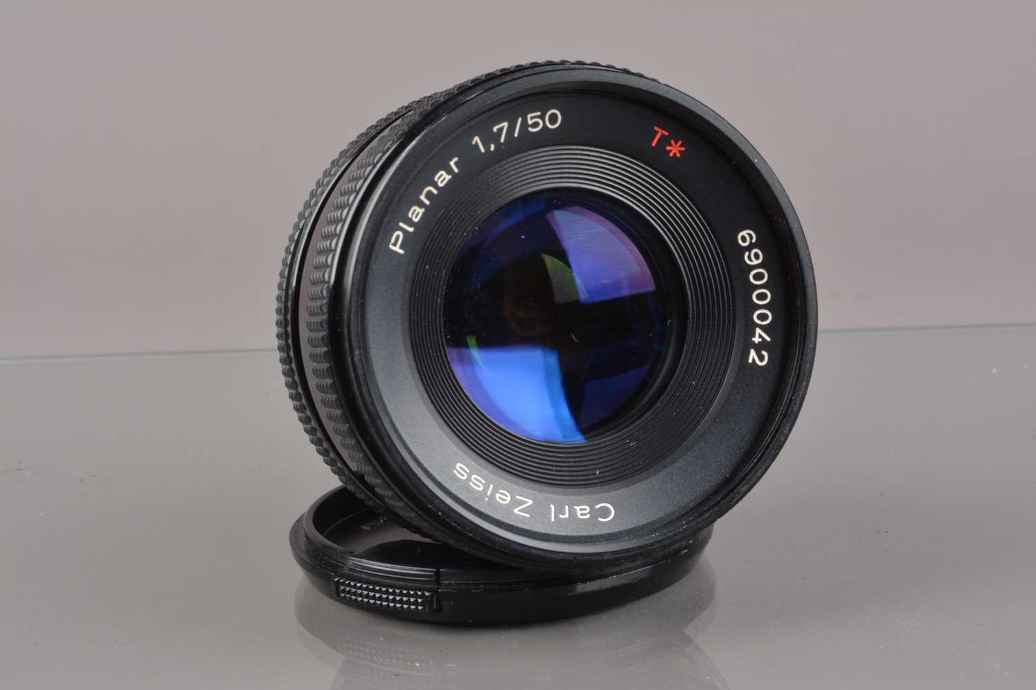 Lot 412 - A Carl Zeiss T* 50mm f/1.7 Planar Lens,