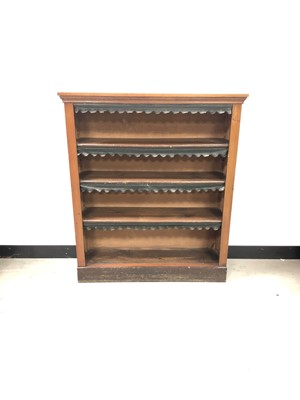Lot 41 - An early 20th century bookcase