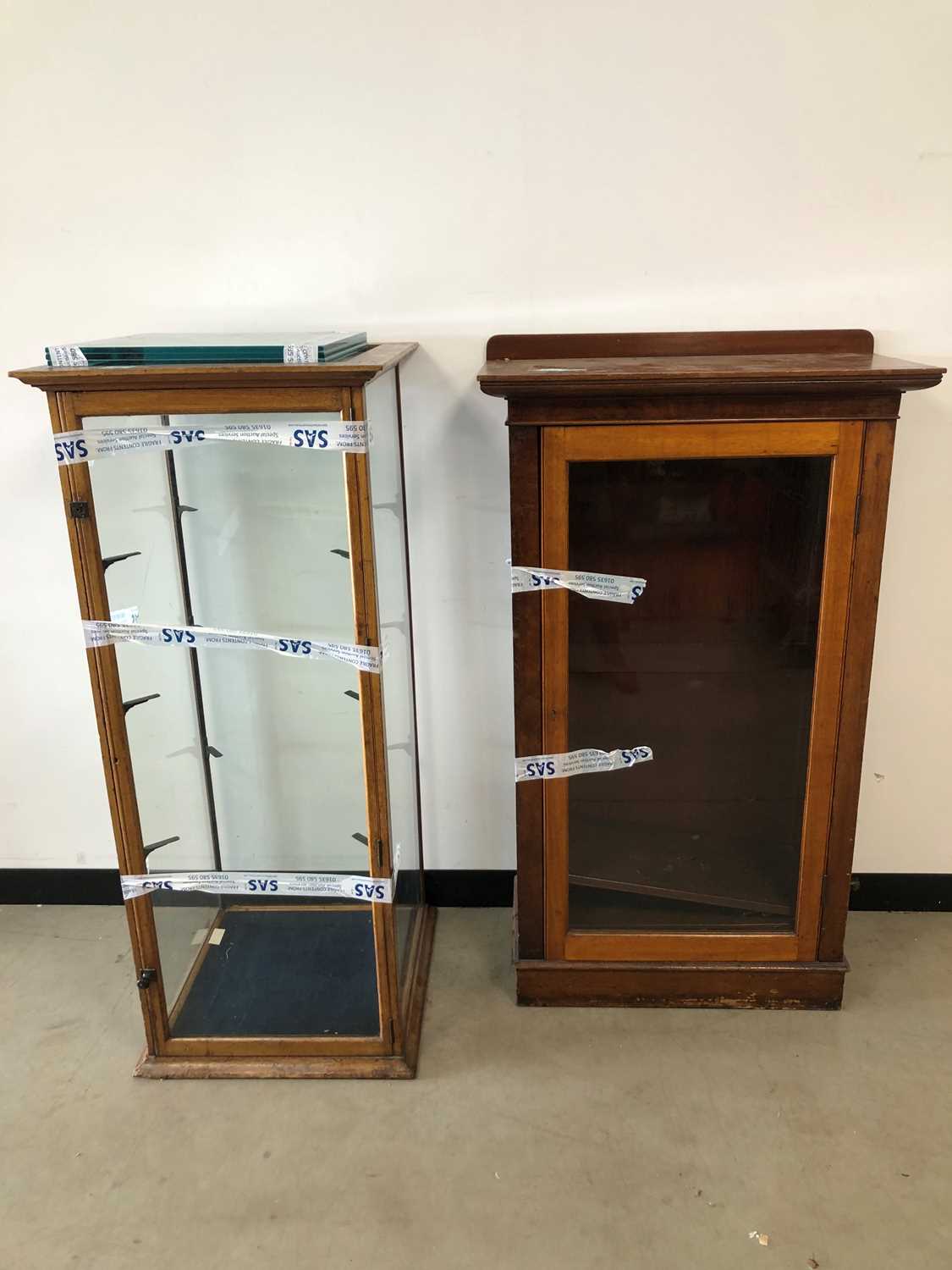 Lot 88 - A pair of early 20th century display cases