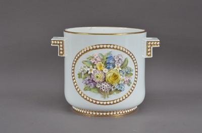 Lot 127 - A Crown Staffordshire porcelain twin handled ice bucket/pale