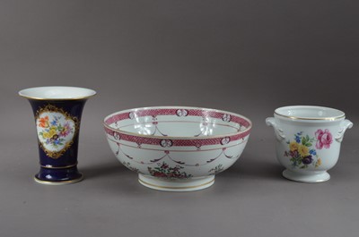 Lot 196 - A 19th century Sampson famille Rose bowl