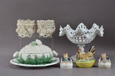 Lot 226 - An assorted collection of ceramics